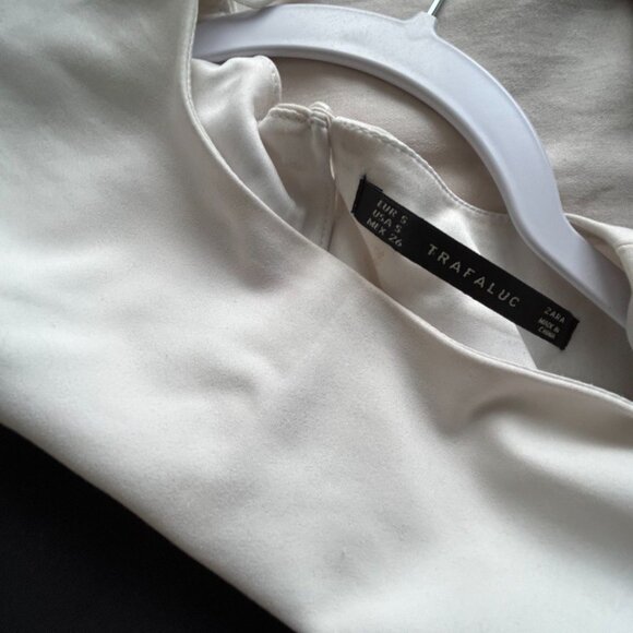 Black and White Off-Shoulder Dress - Picture 3 of 3